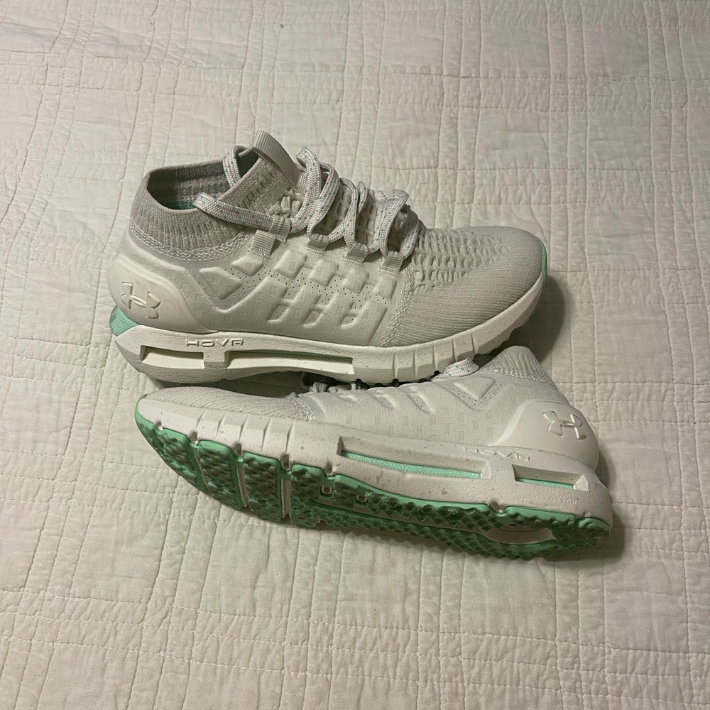 Woman’s Under Armour Hova